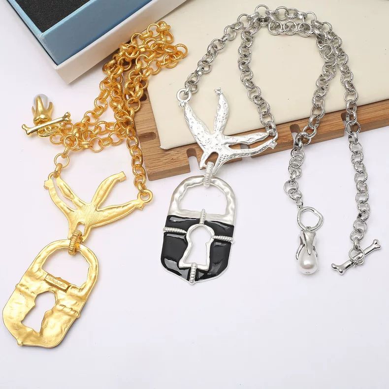 Collana con Ciondolo Vintage E - Women'S Ethnic Fashion Brands recensione e prezzo