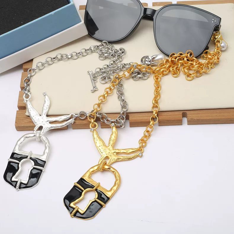 Collana con Ciondolo Vintage E - Women'S Ethnic Fashion Brands recensione e prezzo
