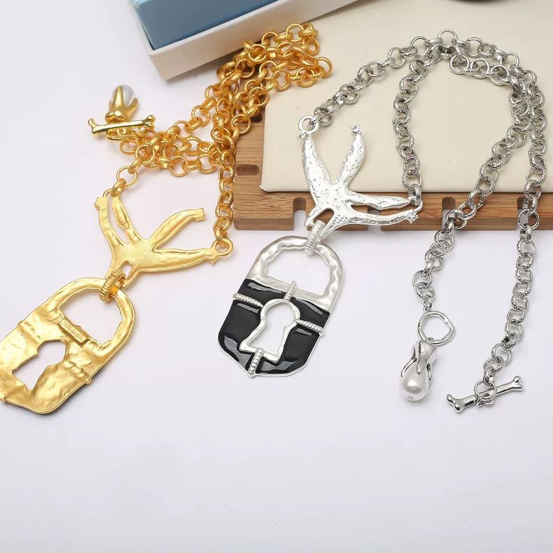 Collana con Ciondolo Vintage E - Women'S Ethnic Fashion Brands recensione e prezzo